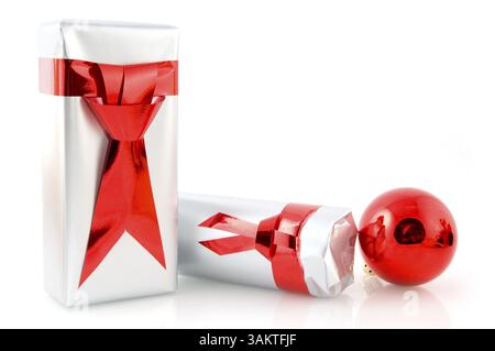 Silber mit roter Weihnachtsgeschenke für Männer Stockfoto