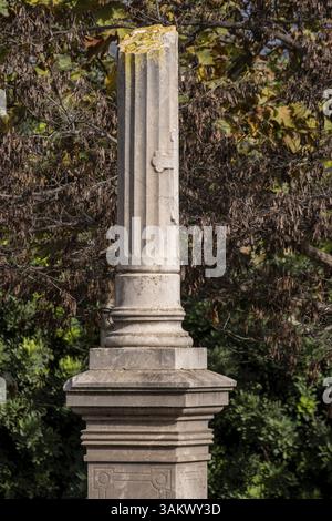 Gebrochene Säule, Symbol für unterbrochene Existenz, Alaro Friedhof, Mallorca, Balearen, Spanien, Europa Stockfoto