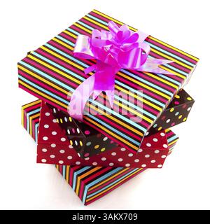 Bunte Stapel mit Geschenken mit Streifen und Berührung Stockfoto