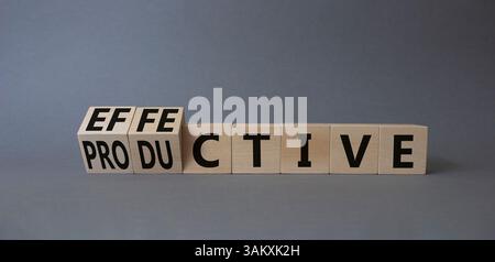 Effektives und produktives Symbol. Gedrehte Würfel mit Worten, die produktiv und effektiv sind. Schöner grauer Hintergrund. Geschäftliche und effektive und produktive Zusammenarbeit Stockfoto