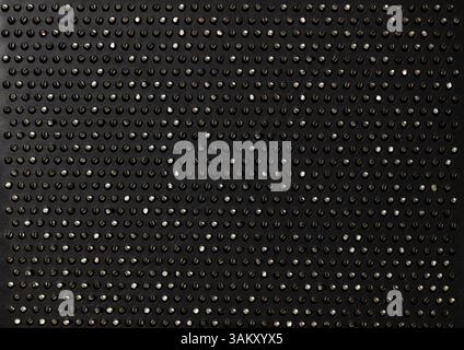 Abstraktes Strukturmuster aus schwarzem Metall. Viele Metallpunkte Stockfoto