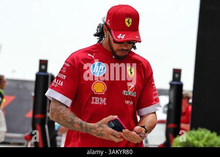 Sakhir, Bahrain. April 2025. Lewis Hamilton (GBR) Ferrari. 13.04.2025. Formel-1-Weltmeisterschaft, Rd 4, Grand Prix Von Bahrain, Sakhir, Bahrain, Wettkampftag. Quelle: James Moy/Alamy Live News Stockfoto