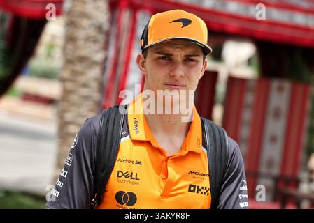 Sakhir, Bahrain. April 2025. Oscar Piastri (aus) McLaren. 13.04.2025. Formel-1-Weltmeisterschaft, Rd 4, Grand Prix Von Bahrain, Sakhir, Bahrain, Wettkampftag. Quelle: James Moy/Alamy Live News Stockfoto