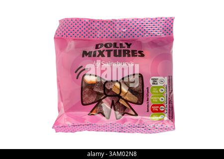 Paket mit Sainsbury's Dolly Mixes Sweets, British Classic Sweets Candy Cut Out auf weißem Hintergrund, Stockfoto