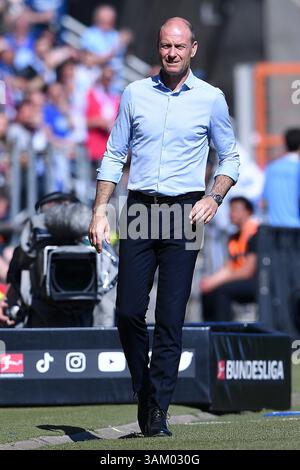 Fußball 1. Bundesliga 29. Spieltag VfL Bochum - FC Augsburg am 12.04.2025 im Vonovia Ruhrstadion Bochum Jess Thorup ( Trainer / Cheftrainer Augsburg ) DFL-Vorschriften verbieten jede Verwendung von Fotografien als Bildsequenzen und/oder Quasi-Video. Foto: Revierfoto Stockfoto