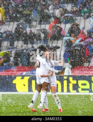 Barcelona, Spanien. März 2025. Die Spieler von Real Madrid feiern den Sieg in der spanischen Frauenliga, Liga F, beim Fußballspiel des FC Barcelona Stockfoto