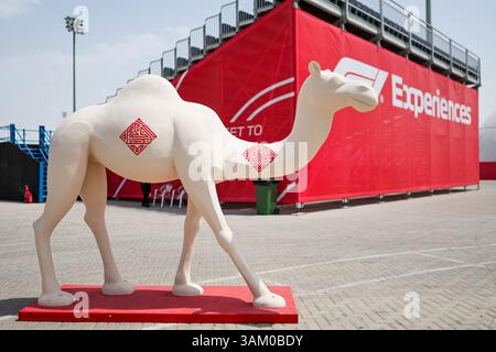 Sakhir, Bahrain. April 2025. SAKHIR, BAHRAIN - 13. APRIL: Eine allgemeine Ansicht des Zuschauerbereichs während des Rennens des F1 Grand Prix von Bahrain auf dem Bahrain International Circuit am 13. April 2025 in Sakhir, Bahrain. (Foto: Qian Jun/Paddocker) Credit: Jun QIAN/Alamy Live News Credit: Jun QIAN/Alamy Live News Credit: Jun QIAN/Alamy Live News Stockfoto