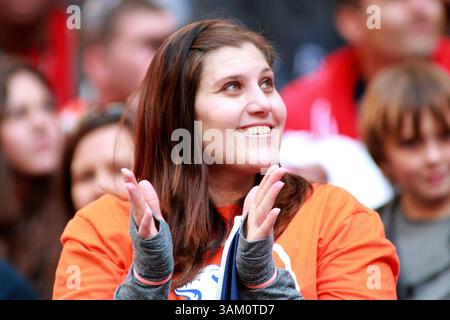 22. Dezember 2013: Houston, Texas, Vereinigte Staaten von Amerika - 22. Dezember 2013: Ein Fan der Denver Broncos bejubelt die Action während des regulären Saisonspiels der NFL zwischen den Houston Texans und den Denver Broncos aus dem Reliant Stadium in Houston, Texas. Denver Won, 37-13. (Bild: © Erik Williams/Cal Sport Media/ZUMAPRESS.com) Stockfoto