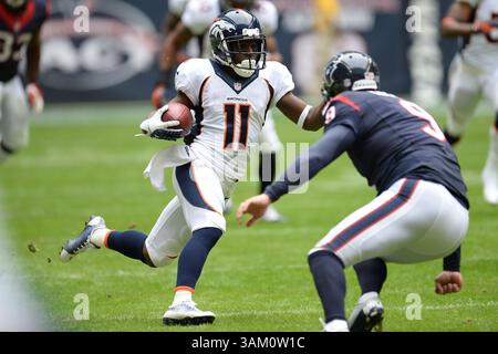 Dezember 2013 - Houston, Texas, USA Der Breitbandempfänger Trindon Holliday (11) gibt am 22. Dezember 2013 im Reliant Stadium in Houston, Texas, einen Punt zurück. Die Broncos gewannen das Spiel mit 37:13. (Bild: © Trask Smith/ZUMAPRESS.com) Stockfoto