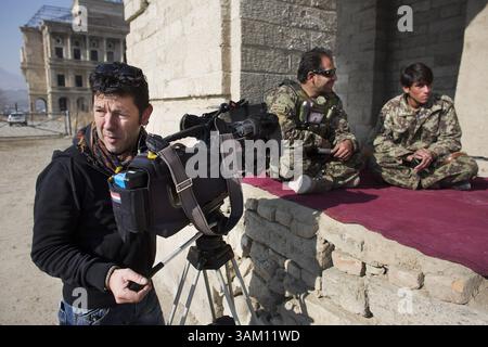 20. Dezember 2013 - Kabul, Afghanistan - Kameramann bei der Arbeit in kabul (Foto: © Ton Koene/ZUMAPRESS.com) Stockfoto