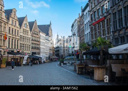 Antwerpen, Belgien 31. Oktober 2023, Alte Häuserfassaden im Stadtzentrum von Antwerpen Stockfoto