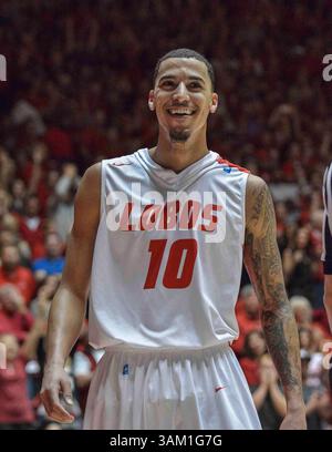 22. Februar 2014: New Mexico Lobos schützen Kendall Williams #10 während der zweiten Hälfte des NCAA Basketballspiels zwischen San Diego State Aztecs und University New Mexico Lobos in der Pit in Albuquerque, New Mexico. Lobos besiegte die Azteken von 58 bis 44. Credit Image Â© Lou Novick/Cal Sport Media(Credit Image: © Lou Novick/Cal Sport Media/ZUMAPRESS.com) Stockfoto