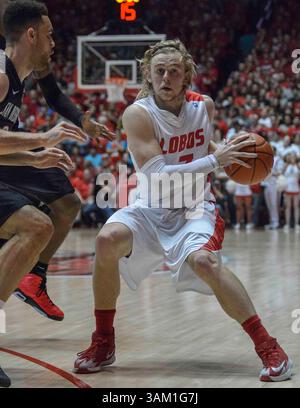 22. Februar 2014: New Mexico Lobos schützen Hugh Greenwood #3 während der zweiten Hälfte des NCAA Basketballspiels zwischen San Diego State Aztecs und University New Mexico Lobos in der Pit in Albuquerque, New Mexico. Lobos besiegte die Azteken von 58 bis 44. Credit Image Â© Lou Novick/Cal Sport Media(Credit Image: © Lou Novick/Cal Sport Media/ZUMAPRESS.com) Stockfoto