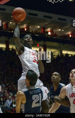 25. Februar 2014: New Mexico Lobos schützen Deshawn Delaney #33 während der zweiten Hälfte eines NCAA-Basketballspiels zwischen Utah State Aggies und University New Mexico Lobos in der Pit in Albuquerque, New Mexico. Die Lobos besiegten die Aggies 67–58. Credit Image Â© Lou Novick/Cal Sport Media(Credit Image: © Lou Novick/Cal Sport Media/ZUMAPRESS.com) Stockfoto