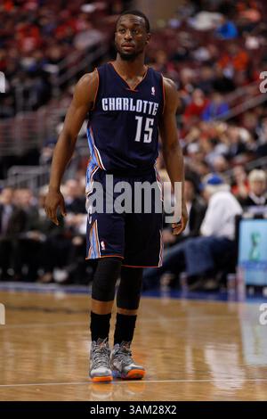 2. April 2014: Charlotte Bobcats bewacht Kemba Walker (15) während des NBA-Spiels zwischen den Charlotte Bobcats und den Philadelphia 76ers im Wells Fargo Center in Philadelphia, Pennsylvania. Die Bobcats gewannen 123:93. Christopher Szagola/Cal Sport Media(Bild: © Chris Szagola/Cal Sport Media/ZUMAPRESS.com) Stockfoto