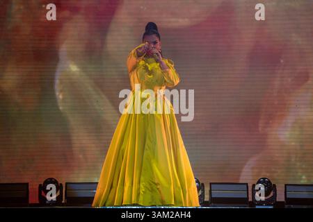 11.04.2025, xkkux, Düsseldorf, RuPauls Drag Race Werq the World in der Mitsubishi Electric HALLE. Sasha Velour als Host, Derrick Barry als Britney Spears, Jaida Essence Hall als Beyonce, Jorgeous als Jennifer Lopez, Roxxxy Andrews als Mariah Carey, Vanessa Vanjie als Rihanna NRW Deutschland *** 11 04 2025, xkkux, Düsseldorf, RuPauls Drag Race Werq The World in der Mitsubishi Electric HALLE Stockfoto