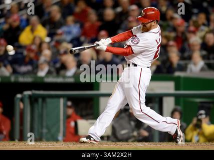 8. April 2014: Washington, DC, USA - Washington Nationals erster Baseman Adam LaRoche (25) im 8. Inning im Nationals Park in Washington, D.C. am Dienstag, 8. April 2014, gegen die Miami Marlins. Die Nationalmannschaft besiegte die Marlins mit 5:0. (Kreditbild: © Chuck Myers/MCT/ZUMAPRESS.com) Stockfoto
