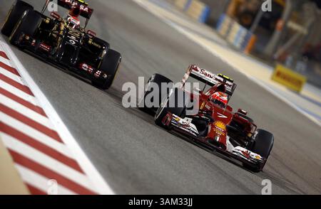 April 2014 - Manama, BAHRAIN, BAHRAIN - Kimi RÃ¤ikkÃ¶nen, (RAIKKONEN), FIN, Team Scuderia Ferrari, Ferrari F14T, Pastor MALDONADO, Lotus - BAHRAIN – MANAMA, Shakir Circuit – 06/04/2014 – Formel 1, F1, Formel 1 – Bild zur Gebührenpflicht (Bild: © David McIntyre/ZUMAPRESS.com) Stockfoto
