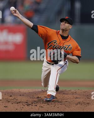 25. April 2014: San Francisco, CA, USA: Tim Hudson der San Francisco Giants spielt am Freitag, den 25. April 2014, im AT&T Park in San Francisco, Kalifornien, gegen die Cleveland Indians. (Abbildung: © Jim Gensheimer/MCT/ZUMAPRESS.com) Stockfoto