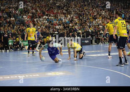 V.l. Juri Knorr (Rhein Neckar Loewen #10), Max Santos (HBW Balingen-Weilstetten #14), Halil Jaganjac (Rhein Neckar Loewen #45) HBW Balingen-Weilstetten vs. Rhein-Neckar Loewen, Handball, DHB Pokal, Spiel um Platz 3, Spielzeit 2024/2025, 13.04.2025 Foto: Eibner-Pressefoto/Thomas Stoecker Stockfoto