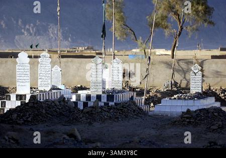 3. Februar 2003 - USA - KRT WORLD NEWS STAND ALONE PHOTO SLUGGED: AFGHANISTAN KRT FOTO VON DAVID SWANSON/PHILADELPHIA INQUIRER (4. Februar) Inneres des Taliban-Friedhofs, außerhalb von Kandahar, Afghanistan, 3. Februar 2003. (lde) 2003 (Bild: © David Swanson/mct/ZUMAPRESS.com) Stockfoto