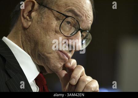 12. Februar 2004 - US - KRT US NEWS STORY SLUGGED: GRÜNES KRT FOTO VON CHUCK KENNEDY/KRT (12. FEBRUAR) WASHINGTON, DC - Außenminister Colin Powell sagt vor dem Senat Foreign Relations Committee am Capitol Hill aus Donnerstag, 12. Februar 2004. (cwk) (Kreditbild: © Chuck Kennedy/mct/ZUMAPRESS.com) Stockfoto