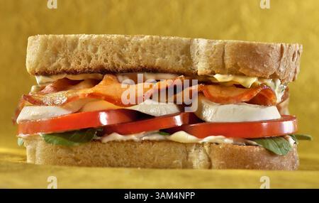 9. August 2004 – USA – KRT FOOD STORY SLUGGED: SANDWICHES KRT FOTO VON BOB FILA/CHICAGO TRIBUNE (7. September) das BLT ist ein klassisches Sandwich für den Labor Day. (Mvw) 2004 (Bild: © Chicago Tribune/mct/ZUMAPRESS.com) Stockfoto