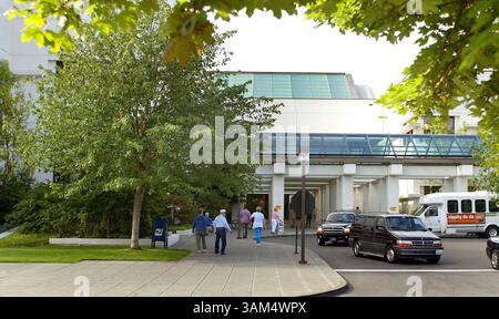 2. September 2004 - USA - KEINE MAGIE, KEINE VERKÄUFE -- KRT US NEWS STORY SCHLEPPTE: MED-VIRUS-MILITÄR KRT FOTO VON MIKE SIEGEL/SEATTLE TIMES (2. Oktober) Madigan Army Medical Center in Fort Lewis, Washington, behandelt jedes Jahr Fälle von Adenovirus-Infektion bei Kindern von Dienstmitgliedern. (smd) 2004. (Bild: © Mike Siegel/mct/ZUMAPRESS.com) Stockfoto