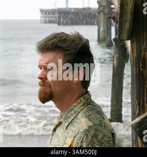 28. September 2004 - USA - KEINE MAGIE, KEINE VERKÄUFE -- KRT US NEWS STORY SCHLEPPTE: KAMPAGNEN-UMWELT KRT FOTO VON STEVE RINGMAN/SEATTLE TIMES (2. Oktober) Tom Murphy, Environmental Assessment Manager beim Santa Barbara County Air Pollution Control District in Kalifornien, sah, wie die Schiffsemissionen in seinem County stiegen, während jede andere Quelle der Luftverschmutzung rückläufig war. (nk) 2004 (Bild: © Steve Ringman/mct/ZUMAPRESS.com) Stockfoto