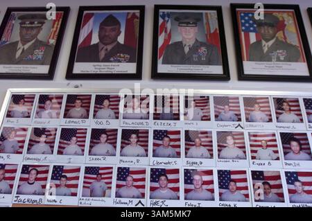 30. März 2005 - USA - KRT US NEWS STORY SLUGGED: RECRUIT KRT FOTO VON PETE SOUZA/CHICAGO TRIBUNE (11. April) jüngste Teenager rekrutiert von US Marine Corps Rekrutierer Sgt. Patrick McClung in seinem Büro in Fairfax, Virginia. (cdm) 2005 (Vielfalt) (Kreditbild: © . Pete Souza/mct/ZUMAPRESS.com) Stockfoto