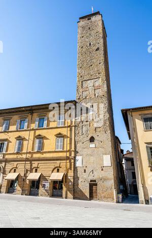 Der Bürgerturm, mittelalterliche romanische Architektur aus dem 15. Jahrhundert, in Città di Castello, Umbrien, Italien. Stockfoto