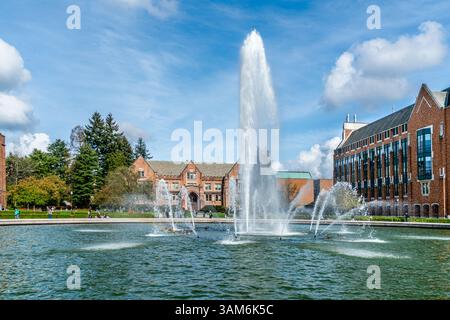 Ein Blick auf einen herrlichen Brunnen an der University OF Washington in Seattle. Stockfoto