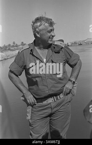 Oktober 31, 1973 - USA - Aktenfoto von Premierminister Ariel Sharon, 31. Oktober 1973, während des Jom-Kippur-Krieges. Premierminister Ariel Sharon wurde am Mittwoch Abend, 4. Januar 2006, sieben Stunden notoperiert, um Blutungen in seinem Gehirn zu stoppen. (Datei Photo/Flash 90/KRT) (Foto: © PHOTOGNOSOURCE/mct/ZUMAPRESS.com) Stockfoto