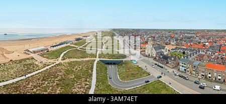 Luftpanorama von Katwijk aan Zee an der Nordsee in den Niederlanden Stockfoto
