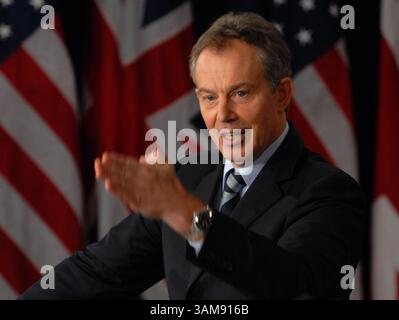 7. Dezember 2006: US-amerikanischer Premierminister Tony Blair kommentiert auf einer gemeinsamen Pressekonferenz mit US-Präsident George W. Bush in Washington, DC, am Donnerstag, den 7. Dezember 2006. (George Bridges/MCT) (Bild: © George Bridges/mct/ZUMAPRESS.com) Stockfoto