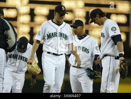 6. Juni 2007 – US-amerikanische Seattle Mariners, der Pitcher Jarrod Washburn, Mitte, startet, verlässt das Spiel im fünften Inning während des Spiels der Mariners gegen die Baltimore Orioles am Mittwoch, den 6. Juni 2007, im Safeco Field in Seattle, Washington. Baltimore gewann mit 9:5. (John Lok/Seattle Times/MCT) (Bild: © John Lok/mct/ZUMAPRESS.com) Stockfoto