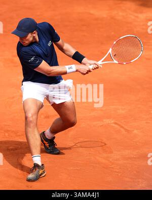 Barcelona, Spanien. April 2025. Hamad Medjedovic aus Serbien in seinem Spiel gegen Gabriel Diallo aus Kanada während des zweiten Tages der Barcelona Open Banc Sabadell im Real Club de Tenis Barcelona, Spanien (Judit Cartiel/SPP) Credit: SPP Sport Press Photo. /Alamy Live News Credit: SPP Sport Press Photo. /Alamy Live News Stockfoto