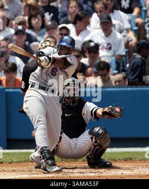 16. Juni 2007 – USA – Ruben Gotay von New York Mets folgt auf seinem Homerun im zweiten Inning gegen die New York Yankees am Samstag, den 16. Juni 2007, im Yankee Stadium in der Bronx, New York. (Paul J. Bereswill/Newsday/MCT) (Bild: © Paul J. Bereswill/mct/ZUMAPRESS.com) Stockfoto