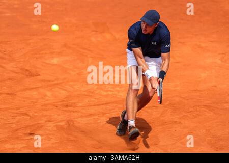 Barcelona, Spanien. April 2025. Hamad Medjedovic aus Serbien in seinem Spiel gegen Gabriel Diallo aus Kanada während des zweiten Tages der Barcelona Open Banc Sabadell im Real Club de Tenis Barcelona, Spanien (Judit Cartiel/SPP) Credit: SPP Sport Press Photo. /Alamy Live News Credit: SPP Sport Press Photo. /Alamy Live News Stockfoto