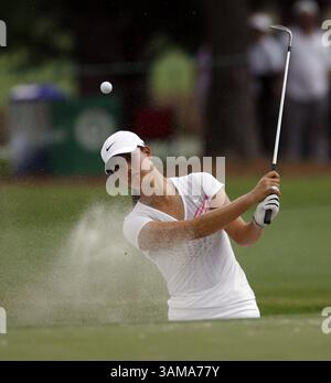 26. Juni 2007: Michelle wie trifft am Dienstag, den 26. Juni 2007, in einer Übungsrunde für die US Women's Open in Southern Pines, North Carolina, auf dem 14. Loch aus einer Falle. (Chris Seward/Raleigh News & Observer/MCT) (Kreditbild: © Chris Seward/mct/ZUMAPRESS.com) Stockfoto