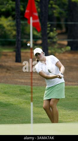25. Juni 2007: Morgan Pressel trifft am Montag, den 25. Juni 2007, bei einer Übungsrunde für die US Women's Open in Southern Pines, North Carolina, auf dem 14. Loch aus einer Falle. (Chris Seward/Raleigh News & Observer/MCT) (Kreditbild: © Chris Seward/mct/ZUMAPRESS.com) Stockfoto
