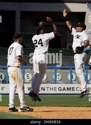 22. Juli 2007 - USA - New York Yankees' Shelley Duncan, Robinson Cano und Melky Cabrera feiern den Sieg der Yankees 21-4 über die Tampa Bay Devil Rays im Yankee Stadium in Bronx, New York, Sonntag, 22. Juli 2007. (Audrey C. Tiernan/Newsday/MCT) (Kreditbild: © Audrey C.Tiernan/mct/ZUMAPRESS.com) Stockfoto