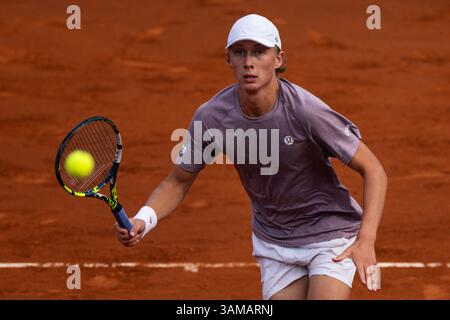 Barcelona, Spanien. April 2025. Ethan Quinn aus den Vereinigten Staaten während ihres Spiels am zweiten Tag der Barcelona Open Banc Sabadell im Real Club de Tenis Barcelona, Spanien (Judit Cartiel/SPP) Credit: SPP Sport Press Photo. /Alamy Live News Credit: SPP Sport Press Photo. /Alamy Live News Stockfoto