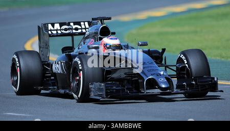 14. März 2014 – Melbourne, Victoria, Australien – Jenson Button (GBR) von McLaren Mercedes während der ersten Trainingseinheit am zweiten Tag des Formel-1-Grand Prix 2014 in Australien. (Kreditbild: © Theo Karanikos/ZUMAPRESS.com) Stockfoto