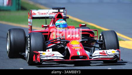 14. März 2014 – Melbourne, Victoria, Australien – Fernando Alonso (ESP) von Scuderia Ferrari während des ersten Trainings am zweiten Tag des Formel-1-Grand Prix 2014 in Melbourne, Australien. (Kreditbild: © Theo Karanikos/ZUMAPRESS.com) Stockfoto