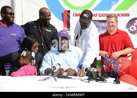5. Februar 2014: Travonte Valentine von der Champagnat Catholic School in Hialeah, Florida, unterzeichnet sein National Letter of Intent an der Louisiana State University. (Bild: © JC Ridley/Cal Sport Media/ZUMAPRESS.com) Stockfoto