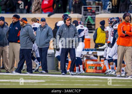 23. November 2013:.UTSA Roadrunners Head Coker beim sidelines.in an NCAA Football Game zwischen den University San Antonio Roadrunners und den North Texas Eagles im Apogee Stadium in Denton Texas.(Credit Image: Manny Flores/ Cal Sport Media/ZUMAPRESS.com) Stockfoto