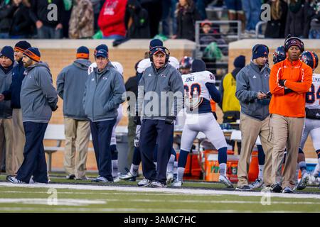 23. November 2013:.UTSA Roadrunners Head Coker beim sidelines.in an NCAA Football Game zwischen den University San Antonio Roadrunners und den North Texas Eagles im Apogee Stadium in Denton Texas.(Credit Image: Manny Flores/ Cal Sport Media/ZUMAPRESS.com) Stockfoto