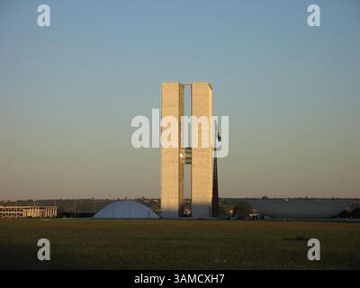25. März 2007 - Brasiliens emblematischer Nationalkongress, gezeigt am 25. März 2007 in Brasilia, Brasilien es war eines von Dutzenden von Gebäuden, die der legendäre brasilianische Architekt Oscar Niemeyer in der neuen Hauptstadt des Landes entwarf. Niemeyer wird am 15. Dezember 2007 100 Jahre alt. (Jack Chang/MCT) (Bild: © Jack Chang/MCT/ZUMAPRESS.com) Stockfoto