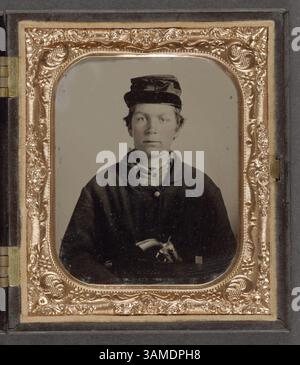 18. Februar 2011 - Washington, DC, USA - dieses Foto eines nicht identifizierten jungen Soldaten in Uniform und Futterkappe mit Revolver ist bis 13. August 2011 in der Library of Congress in Washington, D.C. zu sehen. (Bibliothek des Kongresses/MCT) (Bild: © Handout/MCT/ZUMAPRESS.com) Stockfoto